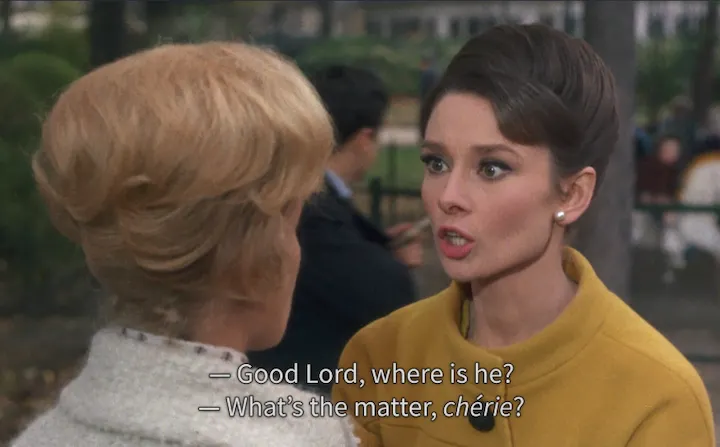 Du texte ombré apparaît en superposition d'une vidéo